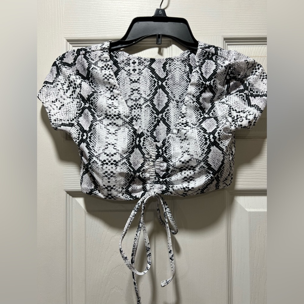 Women’s Small (size 4) bathing suit top.